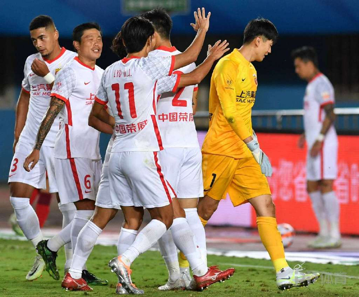 里程碑夜深圳男篮调整名单，中超冲刺阶段刷纪录，球迷炸锅，阵容厚度经受考验的简单介绍-足球直播