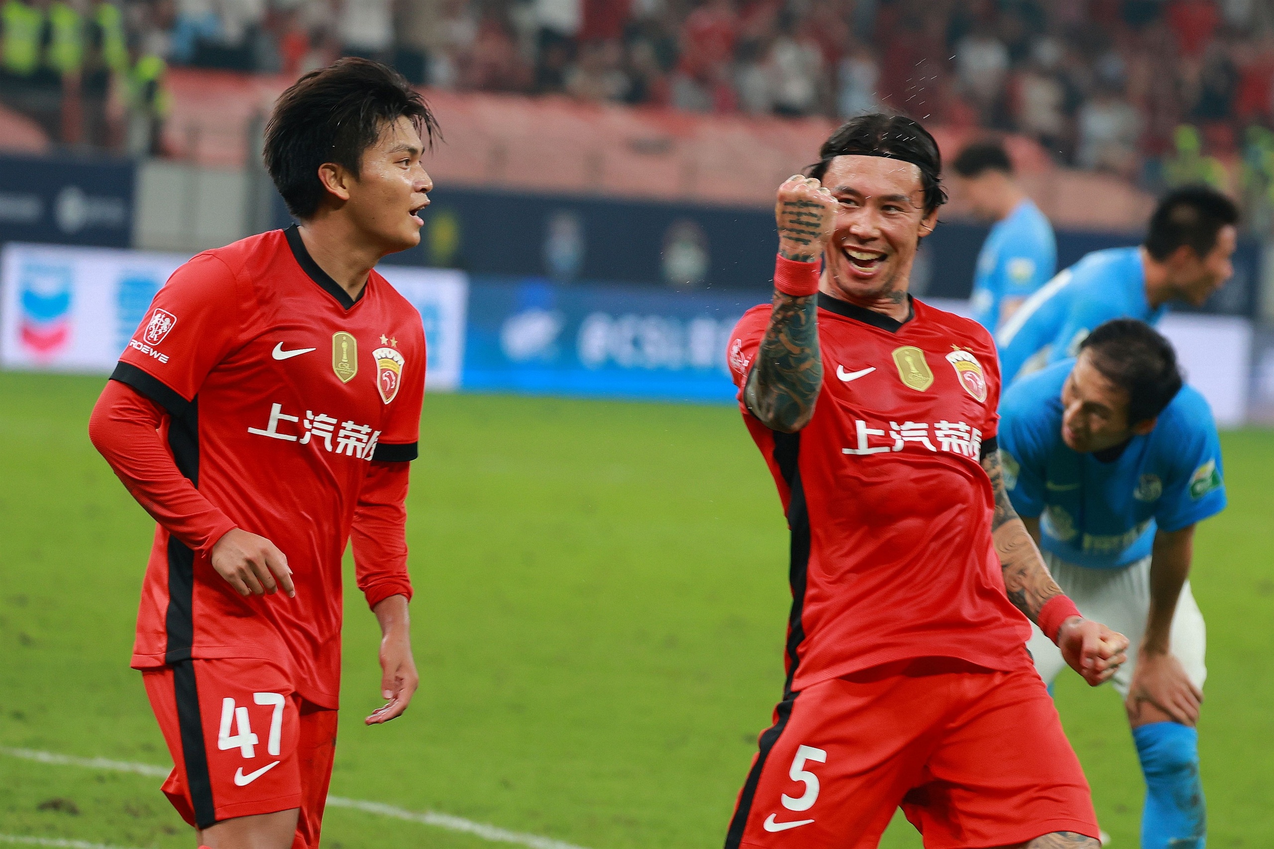 包含北京首钢训练开放日，清晨强势反弹引欢呼，西甲在即，资深球员宣示担当的词条